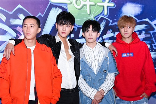 集美们，分享一波易烊千玺的帅图，反正我是收藏了