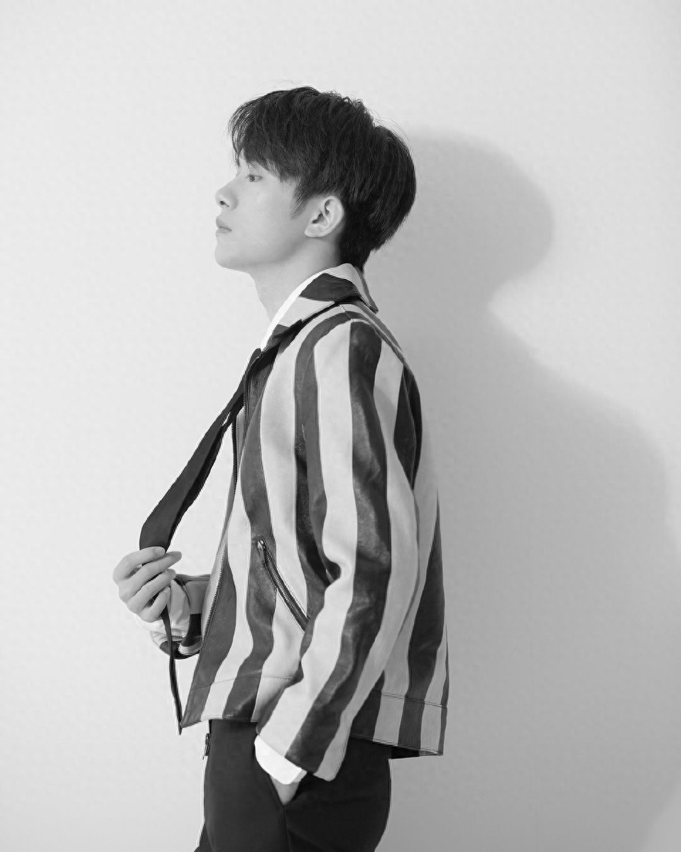 集美们，分享一波易烊千玺的帅图，反正我是收藏了