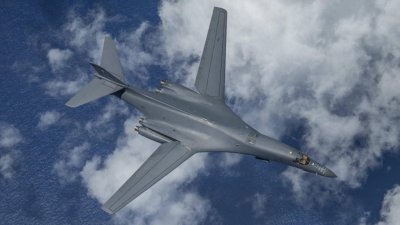 ​绝对战略利器！B2轰炸机性能强悍，引领军事基地面临崩溃