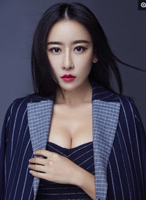 毛俊杰,山东莱州人,性感迷人,还记得《丑女无敌》的裴娜吗