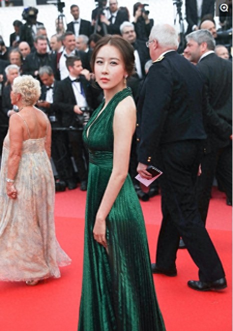 毛俊杰,山东莱州人,性感迷人,还记得《丑女无敌》的裴娜吗