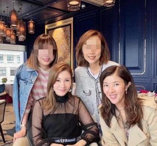 ​李嘉欣亲姐“蛇精下巴”太怪异，与妹妹同框，实为姐妹却似母女