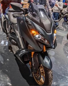 ​雅马哈：国内在售的踏板有10款，排量从125到羊王560。