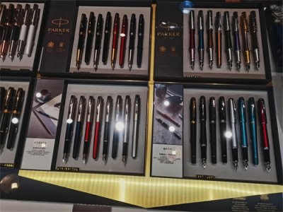 ​适合送礼的派克钢笔，有档次有写感，中英文均可使用