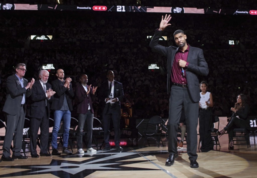 篮球——NBA：马刺队为邓肯举行球衣退役仪式