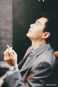 ​12岁出道的小鲜肉，经历了四段婚姻，妻子都是大美人
