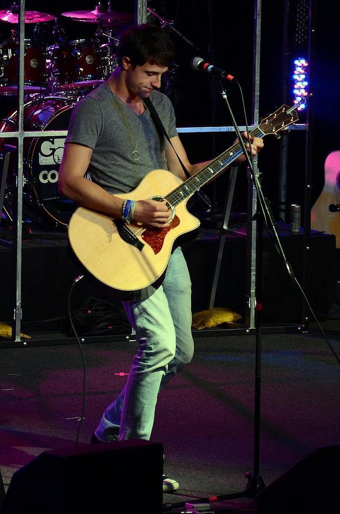 肖恩·哈珀个人资料写真作品