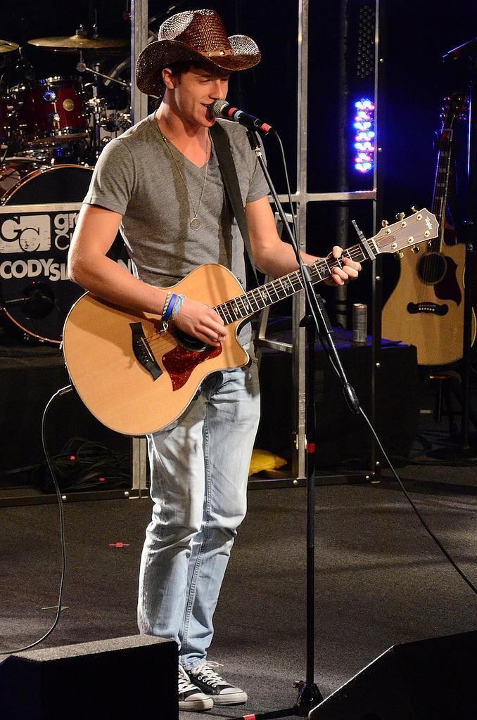 肖恩·哈珀个人资料写真作品