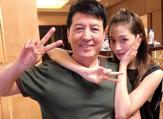 演员关晓彤的爸爸是谁？国民闺女关晓彤的父亲是谁？