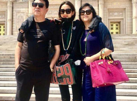 演员关晓彤的爸爸是谁？国民闺女关晓彤的父亲是谁？