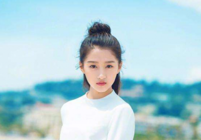 ​演员关晓彤的爸爸是谁？国民闺女关晓彤的父亲是谁？