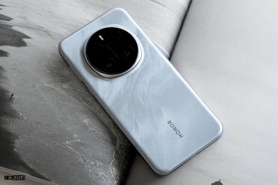 ​2025年手机选购新榜单：四款「冷门但超能打」的宝藏机型