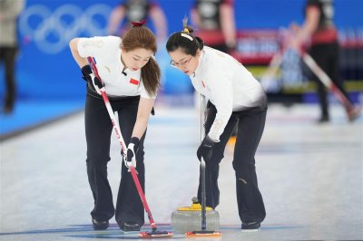 ​冬奥小百科｜冰壶比赛想拿高分？没“两把刷子”还真不行