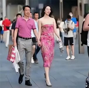 ​所以牵了手的手，没有岁月可回头