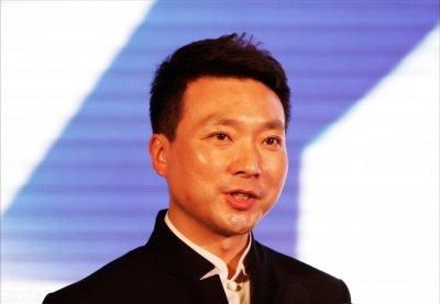 ​康辉个人资料简介(央视《新闻联播》主播康辉，他的故事远比你想象的悲伤)