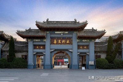 ​王立群教授以高中生身份考取研究生，这得益于当年的招生方式