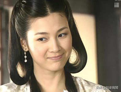 ​亮剑女神抛弃相爱5年的初恋，转身嫁给50亿富豪，丈夫却锒铛入狱