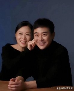 ​娶“老女人”的5位男星，颜值一个比一个高，年龄最大差15岁！