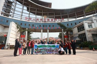 ​东盟旅游团免签新政落地 磨憨口岸迎来首发团队
