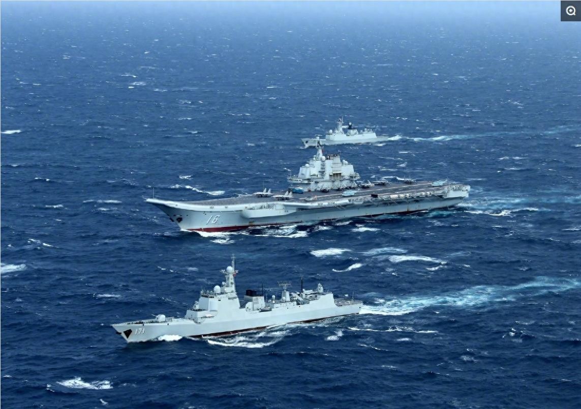 震撼！中国辽宁号航母编队高清大图