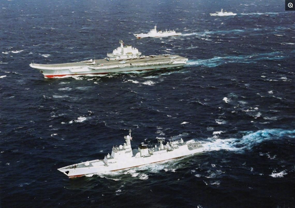 震撼！中国辽宁号航母编队高清大图