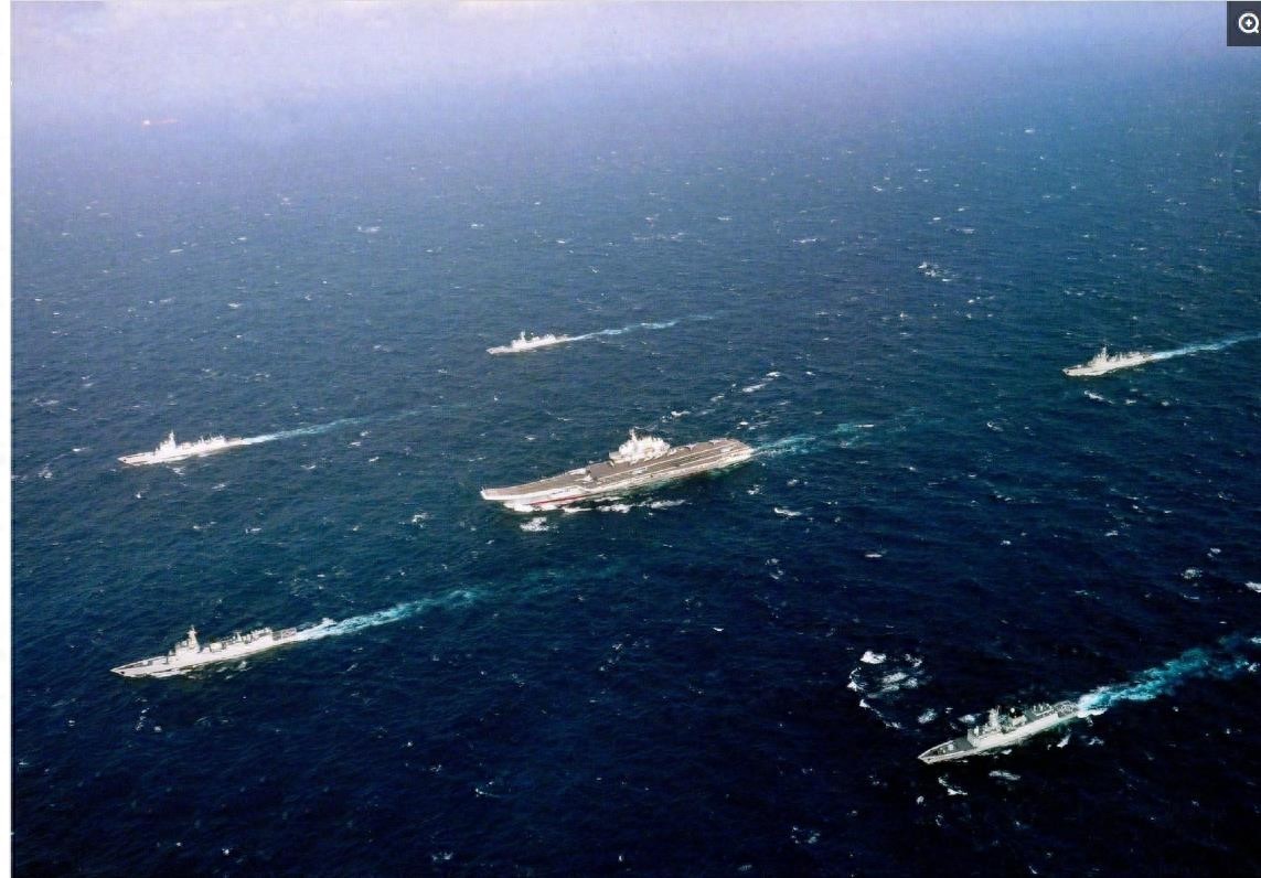震撼！中国辽宁号航母编队高清大图