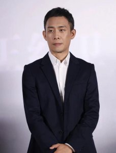 ​张译老婆是谁(张译：娶二婚的钱琳琳，钱也归她管，成名后更爱她)