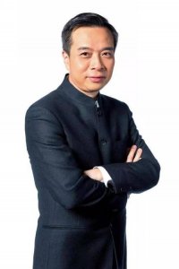 ​北师大教授康震，诗词大会上即兴赋七绝诗一首，却让自己跌落神坛