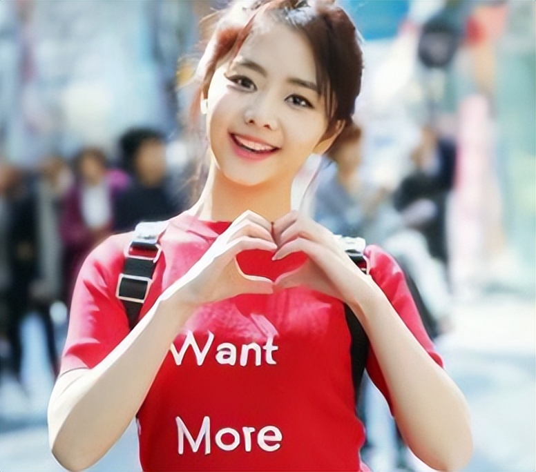 “国民初恋”谭松韵，出道15年无绯闻，却在事业上升期突发变故