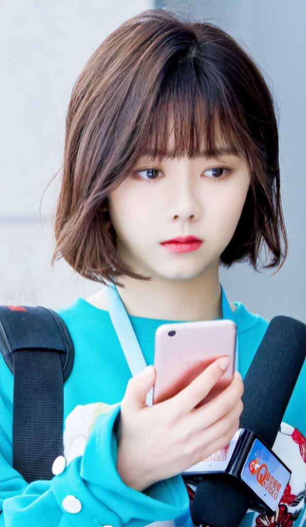 “国民初恋”谭松韵，出道15年无绯闻，却在事业上升期突发变故