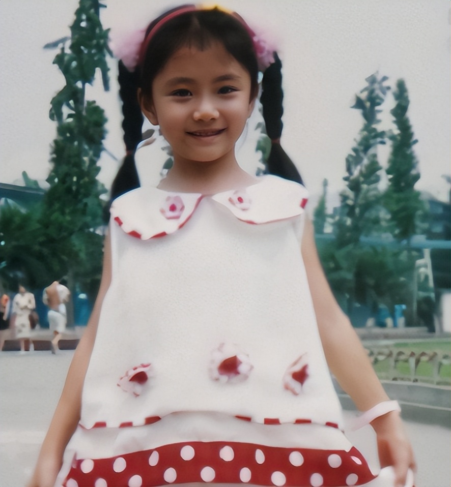 “国民初恋”谭松韵，出道15年无绯闻，却在事业上升期突发变故