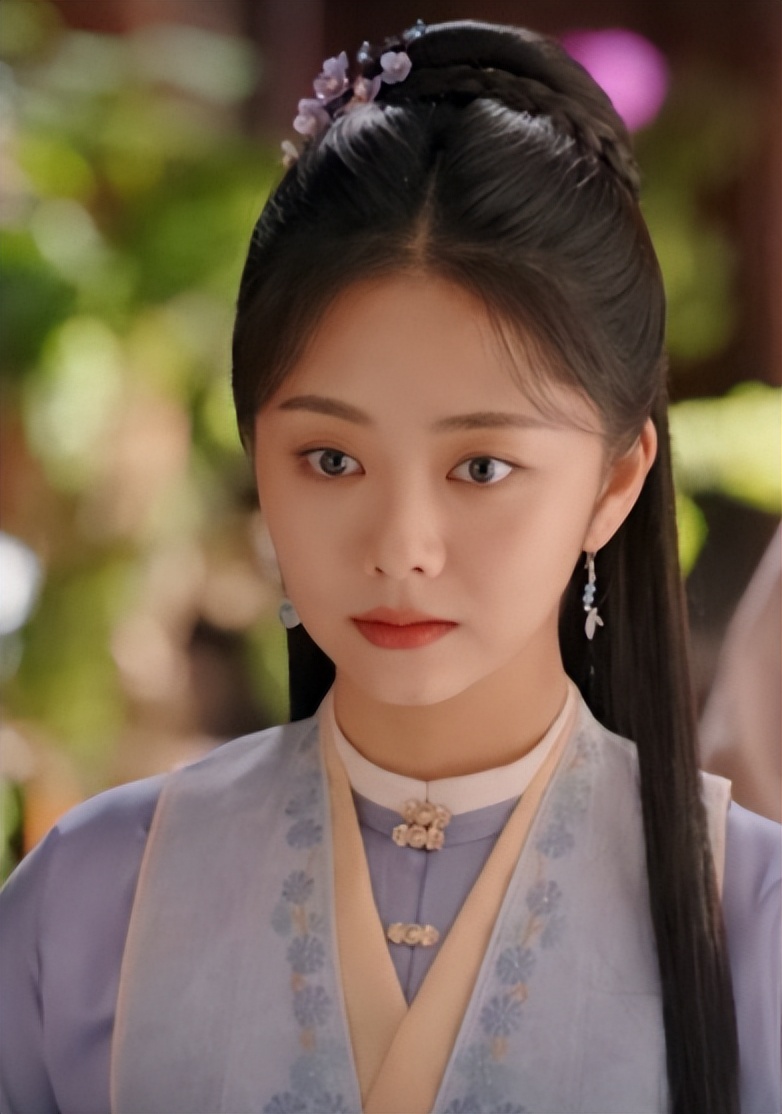 “国民初恋”谭松韵，出道15年无绯闻，却在事业上升期突发变故