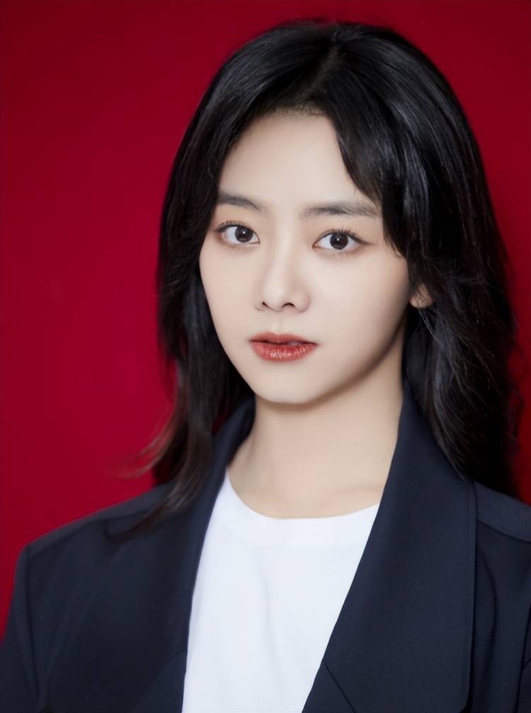 “国民初恋”谭松韵，出道15年无绯闻，却在事业上升期突发变故