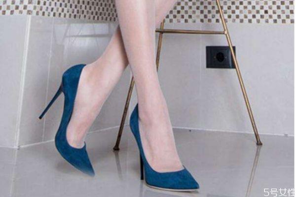 肉色丝袜怎么搭配好看 肉色丝袜的搭配技巧