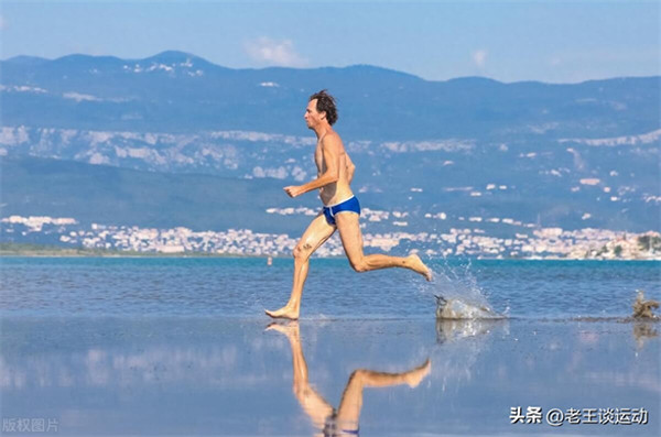 游泳属于有氧运动还是无氧运动(游泳一小时相当于跑步多久)