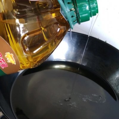 油炸鸡翅怎么做（几分钟快速搞定肯德基炸鸡翅）