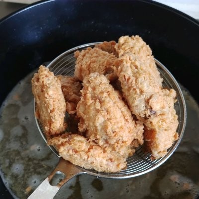 油炸鸡翅怎么做（几分钟快速搞定肯德基炸鸡翅）