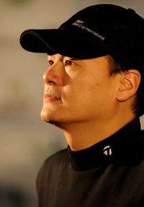 ​他曾是“歌坛天王”， 因流氓罪入狱后又成老赖，今61岁儿子才14岁