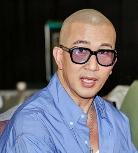 ​葬礼变流量战场S妈五省集结声讨前女婿，树葬改土葬暗藏财产阳谋