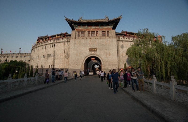 丽景门，被评为洛阳八景之一，一座重现古都洛阳风貌的城楼