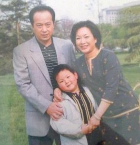 ​张宏民：《新闻联播》主持人传奇生涯，62岁遭遇逼婚事件