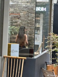 ​方块咖啡回应“服务员衣着暴露”：系外来人员不听劝进店拍摄，已报警