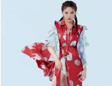 ​张可盈写真照曝光，五官精致像妈妈张凯丽