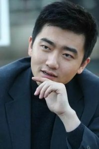 ​“央视败类”芮成钢，吃了六年牢饭，如今混得风生水起，身价过亿