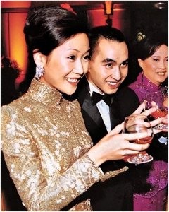 ​罗秀茵：只生一女就封肚，丈夫拥百亿却从无绯闻，成真正好命富太