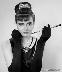 ​奥黛丽.赫本：两部经典、三任伴侣、两个蓝颜，美了一辈子