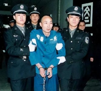 ​石家庄爆炸案，108人被炸死，歹徒携带500多斤炸药，现场混乱不堪