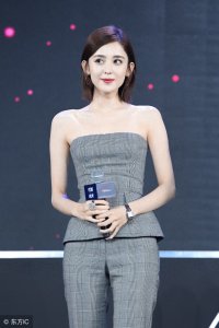 ​网曝古力娜扎吴亦凡爆冷热恋 双方工作室齐发声明辟谣