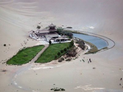 ​沙漠中的湖泊