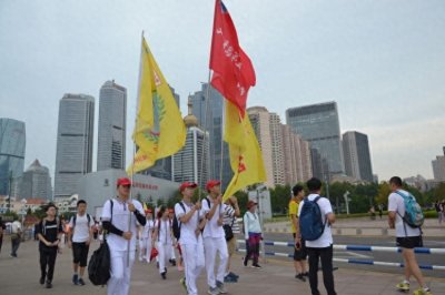 ​海岸线上拉练！青岛58中700名高一新生“暴走”30公里